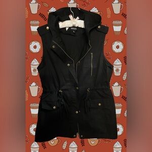 Zenana Women's Hooded Vest Jacket Black Pockets Zip Snap Hood Gorpcore Med NWOT